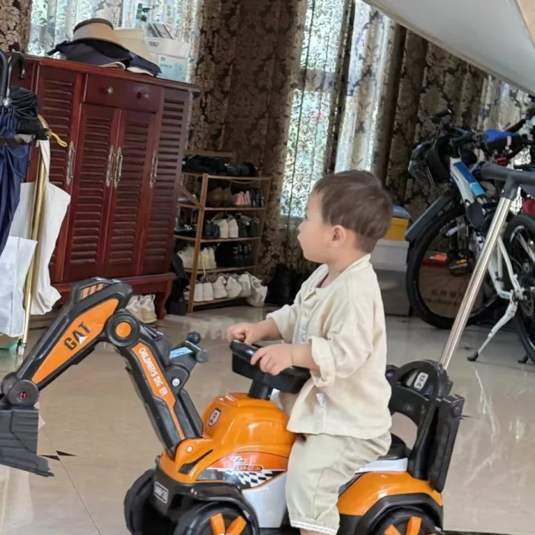 Mainan Jengkaut Elektrik Sit & Ride untuk Kanak-Kanak 1-5 Tahun dengan Lengan Gali