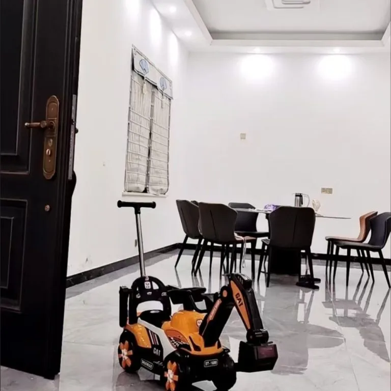 Mainan Jengkaut Elektrik Sit & Ride untuk Kanak-Kanak 1-5 Tahun dengan Lengan Gali
