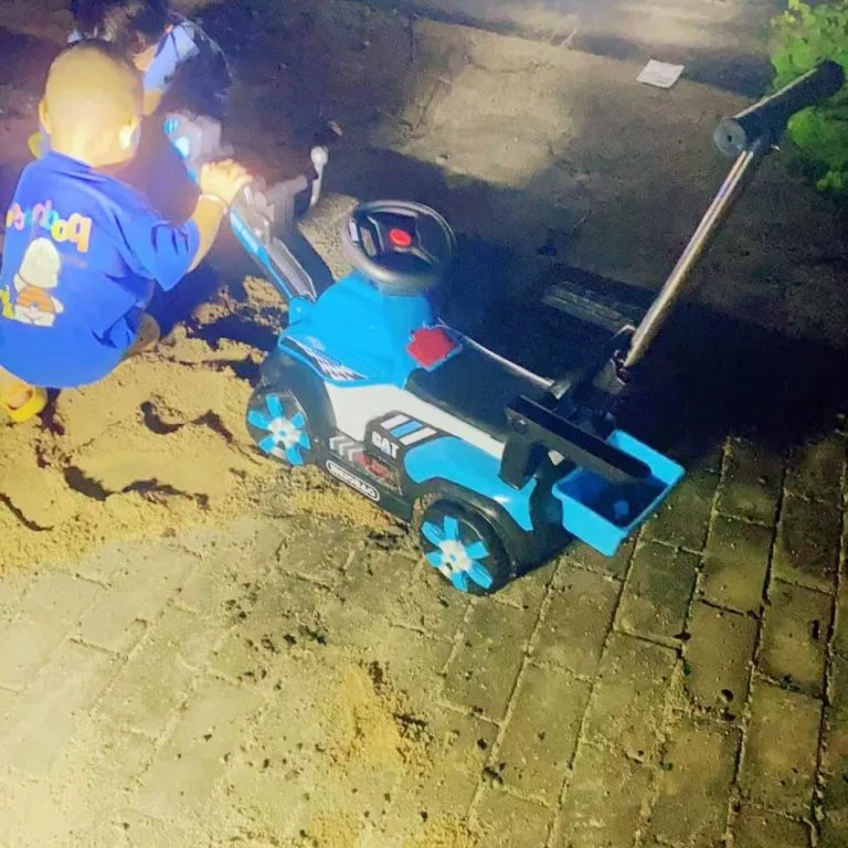 Mainan Jengkaut Elektrik Sit & Ride untuk Kanak-Kanak 1-5 Tahun dengan Lengan Gali