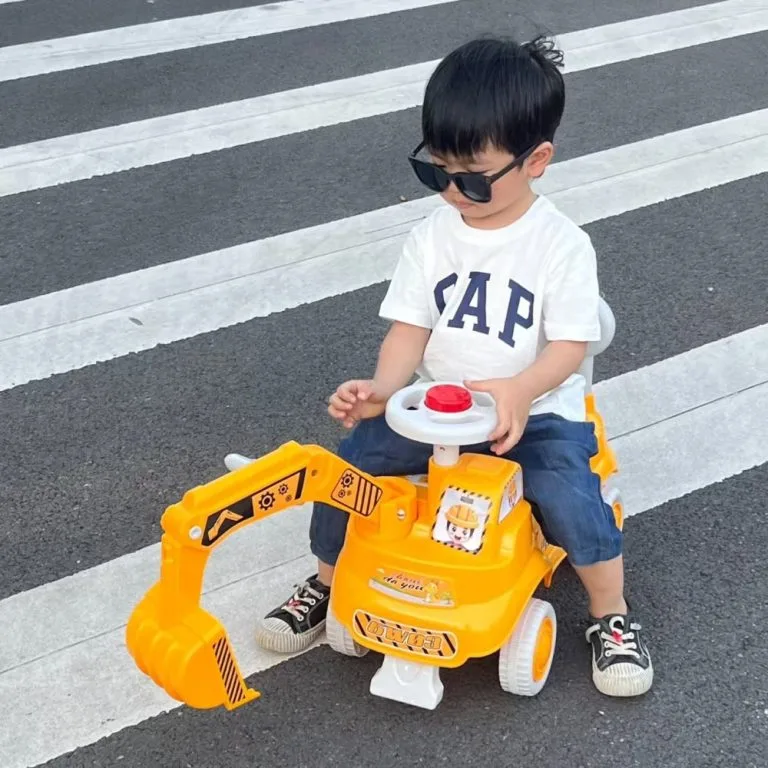 Kids Ride On Excavator Toy With Push Handle Sliding Engineering Scooter Kereta Luncur Bayi Tema Jentera Penggali