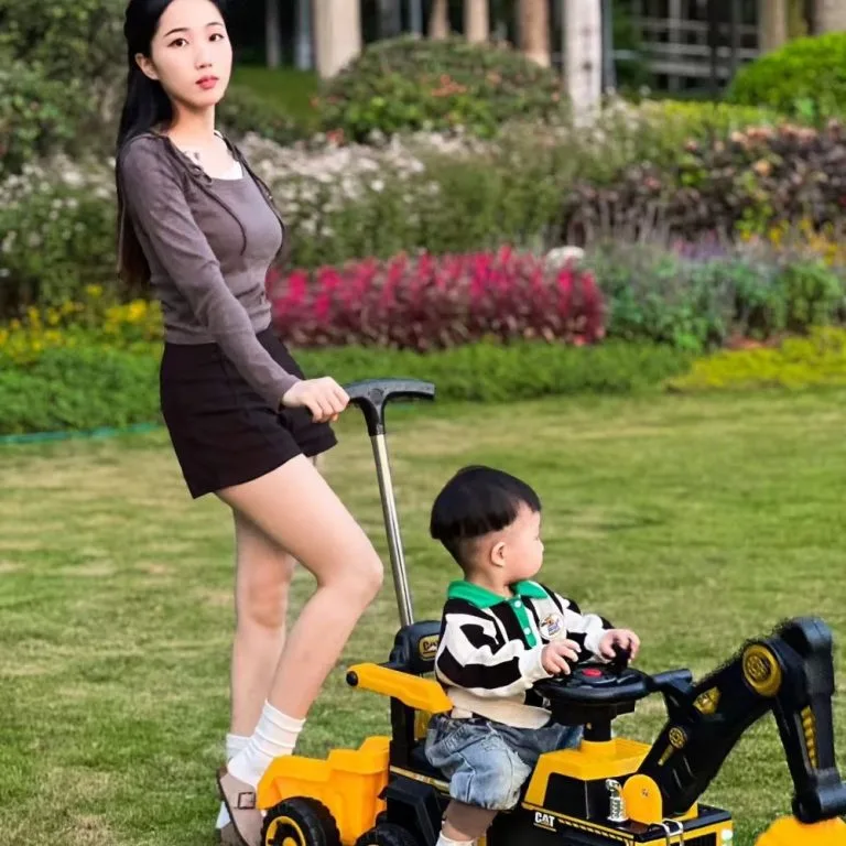 Remote Control Extra Large Electric Kids Ride On Excavator Sliding Toy Car Kereta Mainan Penggali Elektrik 4 Roda